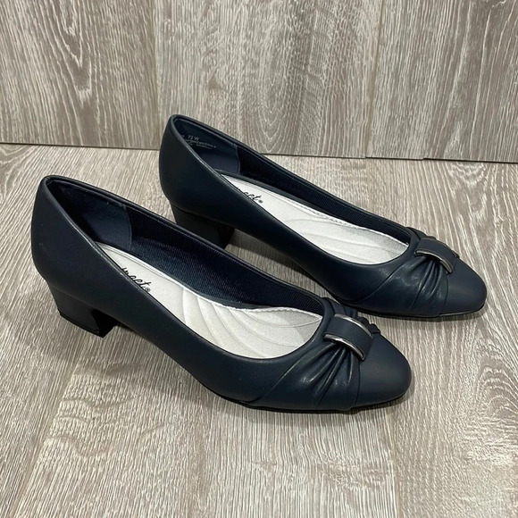 NWOT Easy Street Eloise Pump Navy 7.5W - Picture 1 of 15